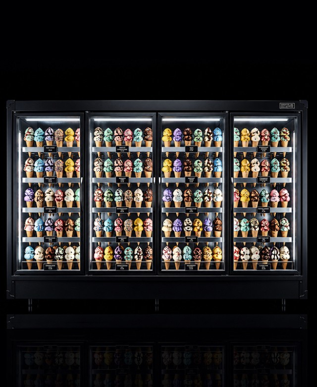 Sapphire anti-reflective glass for food displays
